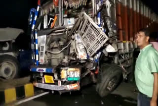 truck-collided-with-a-combine-parked-on-the-roadside-in-karnal-three-people-died-in-the-accident