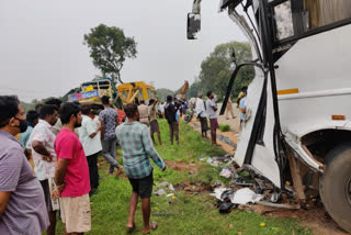 Accident in Tumkur,  four died