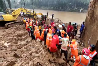 മഴക്കെടുതിയില്‍ സംസ്ഥാനത്ത് മരിച്ചവരുടെ എണ്ണം 23 ആയി  കനത്ത മഴ  മഴ  death toll from the rains in the state has risen to 23  മഴക്കെടുതി  ഉരുള്‍പൊട്ടൽ  മൃതദേഹം  കൊക്കയാർ