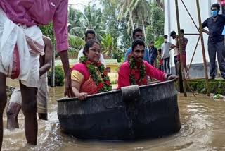 પ્રેમી પંખીડાઓ આ રીતે લગ્ન સ્થળ પર પહોંચ્યાં