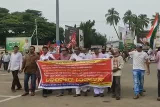 demonstration infront of railway station in berhampur