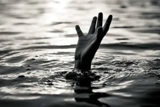 കരിയാത്തുംപാറയില്‍ അവധി ആഘോഷിക്കാനെത്തിയ യുവാവ്‌ മുങ്ങി മരിച്ചു  യുവാവ്‌ മുങ്ങി മരിച്ചു  കോഴിക്കോട്  ടൂറിസ്റ്റ് കേന്ദ്രം  17 year old drowned to death at kozhikode  kozhikode drown death