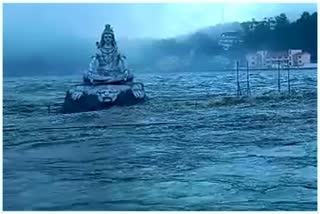 Water level of ganga river rises near danger level at rishikesh due to heavy rain