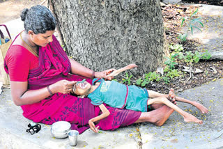 a women came to machilipatnam collectorate for her daughter's pension issue