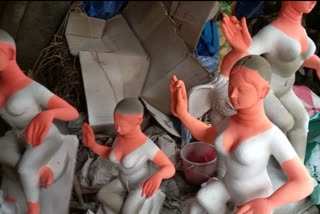artists facing problem in making lakshmi idol as rain continues