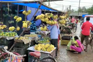 rain before laxmi puja affecting business of chandrakona market