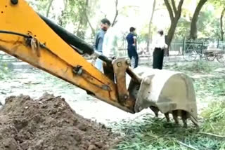 janakpuri road not repaired after 36 hours in delhi