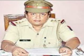 inspector-nargis-khan-along-with-her-husband-arrested-from-lucknow