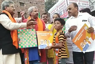 Adesh Gupta in Jhuggi samman yatra in delhi