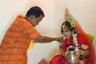 Lakshmi Puja 2021: couple worshipped their daughter as goddess lakshmi