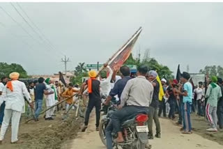 police released six photos  Police release pictures of Lakhimpur incident  seeks identification of the miscreants  ക്രൈം ബ്രാഞ്ച് വാര്‍ത്ത  ഉത്തര്‍ പ്രദേശ് വാര്‍ത്ത  ലഖീംപൂര്‍ ഖേരി വാര്‍ത്ത  ലഖീംപൂര്‍ ഖേരി കലാപം വാര്‍ത്ത