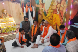 governor-rajendra-arlekar-offers-prayers-at-lord-valmiki-temple-in-shimla