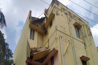 balcony wall falling due to heavy rain