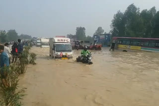 مرداباد بریلی شاہراہ پر سیلاب کا پانی، مسافر پریشان