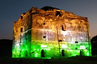 gumla-navratna-fort-decorated-with-tricolor-lights-for-vaccination-festival