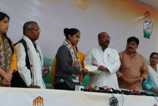 Poonam Pandit of Farmers Movement joins Congress party