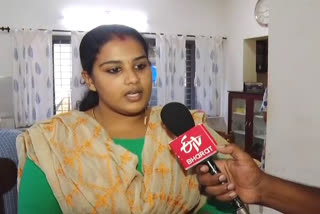 cpm intervention is obvious in adoption of child says complainant anupama  cpm intervention is obvious  child was adopted without mothers knowledge  adoption of child  adoption of child without mothers knowledge  complainant anupama  anupama child  anupama child adoption  anupama child adoption case  അമ്മയറയാതെ കുട്ടിയെ ദത്ത് നല്‍കിയ സംഭവം  സിപിഎം ഇടപെടല്‍ വ്യക്തമെന്ന് അനുപമ  അമ്മയറയാതെ കുട്ടിയെ ദത്ത് നല്‍കിയ സംഭവത്തില്‍ സിപിഎം ഇടപെടല്‍ വ്യക്തമാണെന്ന് പരാതിക്കാരി അനുപമ  കുട്ടിയെ ദത്ത് നല്‍കിയതിൽ സിപിഎമ്മിന് പങ്ക്  അനുപമ  അമ്മയറയാതെ കുട്ടിയെ ദത്ത് നല്‍കി  കുട്ടിയെ ദത്ത് നല്‍കിയ സംഭവം  അമ്മയറിയാതെ കുട്ടിയെ ദത്ത് നല്‍കിയ സംഭവം