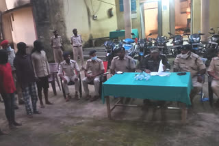 Five members of gang supplying stolen bikes to Naxalites arrested