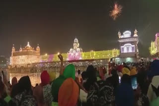 ਸੱਚਖੰਡ ਸ੍ਰੀ ਹਰਿਮੰਦਰ ਸਾਹਿਬ ਵਿਖੇ ਕੀਤੀ ਦੀਪਮਾਲਾ ਤੇ ਅਲੌਕਿਕ ਆਤਿਸ਼ਬਾਜ਼ੀ ਦਾ ਨਜ਼ਾਰਾ