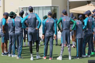 T20 WC: Pak name 12-member squad for India game, Hafeez and Malik included