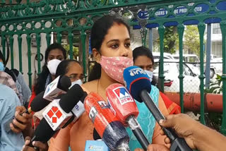 Anupama ends hunger strike  നിരാഹാര സമരം അവസാനിപ്പിച്ച് അനുപമ  അനുപമ  നിരാഹാര സമരം  Anupama  hunger strike  ശിശുക്ഷേമ സമിതി