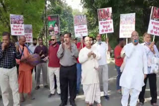 iskcon-devotees-protest-against-attack-on-hindus-in-bangladesh