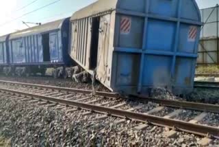 5-coaches-of-goods-train-derail-in-surajpur