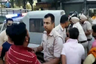 youths-scuffle-with-police-personnel-during-vehicle-checking-in-haryana