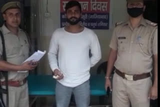 suspected-youth-caught-with-knife-in-ghaziabad-dasna-devi-temple