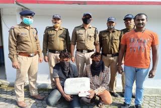 two-accused-arrested-for-stealing-laptop-mobile-and-cash-from-train