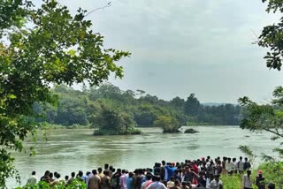 crocodile-drags-15-year-old-boy-into-kali-river