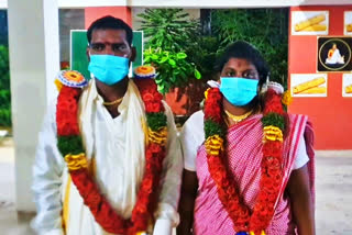 police station  inter caste married  inter caste married couple  chennai inter caste marriage  chennai news  chennai latest news  சென்னை செய்திகள்  சாதி மறுப்பு திருமணம்  சென்னையில் சாதி மறுப்பு திருமணம் செய்த காதல் ஜோடிகள்  காவல்நிலையத்தில் தஞ்சமடைந்த காதல் ஜோடி  காதல் ஜோடி  காதல்