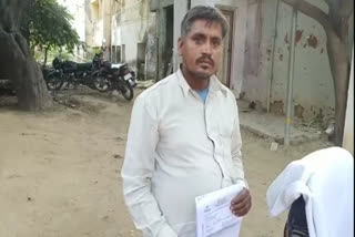 Rickshaw puller in UP gets tax evasion notice of Rs 3 crore, approaches police