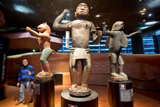 France returns Benin treasures