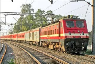 passengers-are-facing-problems-due-to-the-cancellation-of-trains-on-haridwar-laksar-rail-section