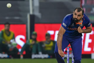 Mohammed Shami stood up,  Mohammed Shami stood up to a Pakistan fan who trolled,  Mohammed Shami stood up to a Pakistan fan who trolled India after Champions Trophy 2017 loss  ಪಾಕ್​ ಅಭಿಮಾನಿಗೆ ಚಳಿ ಬಿಡಿಸಿದ ಶಮಿ  ಭಾರತ ಸೋಲಿನ ಬಳಿಕ ಪಾಕ್​ ಅಭಿಮಾನಿಗೆ ಚಳಿ ಬಿಡಿಸಿದ ಶಮಿ  ಚಾಂಪಿಯನ್ಸ್​ ಟ್ರೋಪಿ 2017ರಲ್ಲಿ ಭಾರತ ಸೋಲಿನ ಬಳಿಕ ಪಾಕ್​ ಅಭಿಮಾನಿಗೆ ಚಳಿ ಬಿಡಿಸಿದ ಶಮಿ