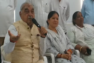 hooda-did-a-direct-challenge-to-kumari-selja