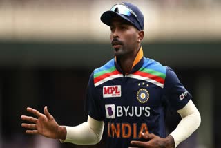 HARDIK PANDYA  ഹാർദിക് പാണ്ഡ്യ  പാണ്ഡ്യ  PANDYAS SHOULDER INJURY NOT SERIOUS  PANDYA FIT FOR NEXT MATCH  മെഡിക്കൽ സംഘം  ഷഹീന്‍ അഫ്രീദി  ഇന്ത്യ- പാകിസ്ഥാൻ  INDIA- PAKISTAN  ഇഷാന്‍ കിഷൻ