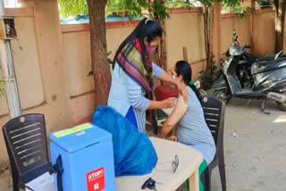 કચ્છ જિલ્લાનાં 3 શહેરોમાં રસીકરણ માટે નવતર પ્રયોગ હાથ ધરાયો...