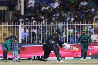 t20 world cup 2021: Rauf shines as pakistan restrict new zealand at 134/8