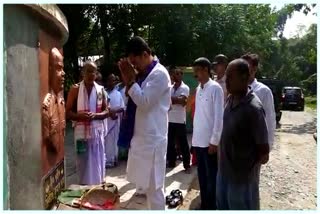 Congress president Bhupen Bora visit shaheed Dilip Das's residence