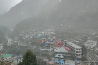 Snowfall in Badrinath Dham