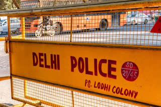 बैरिकेडिंग के खिलाफ दायर याचिका पर दिल्ली पुलिस को नोटिस जारी