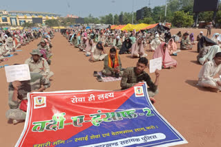 relatives and friends came in front in support of assistant police in ranchi