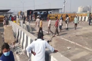 Barricades at Ghazipur border to be cleared by today