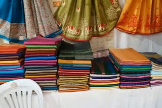 kosa-clothes-demand-in-stalls-of-national-tribal-dance-festival-2021-raipur