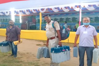 Voting in Tarapur