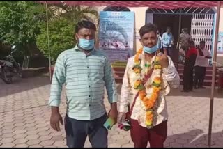 khandwa By-election: groom casts vote before getting married