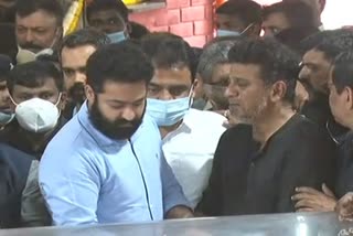 jr NTR paid finale condolence to Kannada actor Puneeth Rajkumar in Bangalore