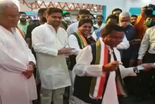 Kawasi Lakhma danced Baghel clapped